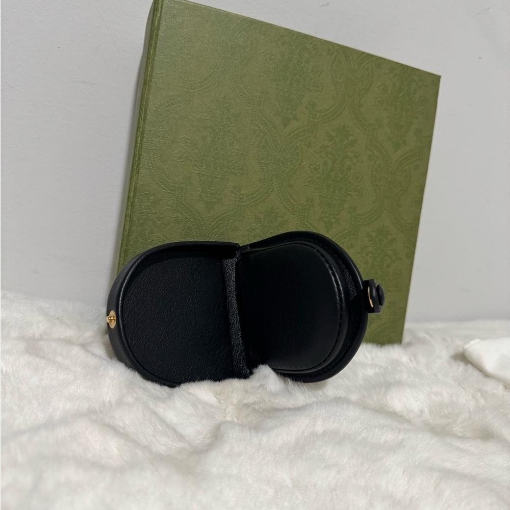 Gucci Black Coin purse with Gold Logo - Picture 8 of 9